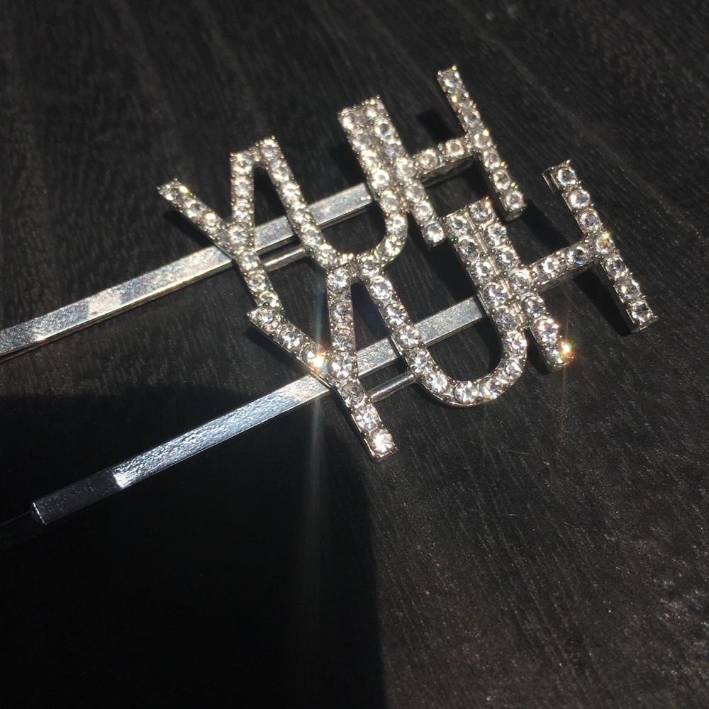 “YUH” ARIANA GRANDE HAIR PINS SET